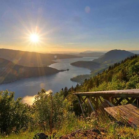 Le Santiego 100M Du Lac Et 4Km Du Vieil Annecy Sevrier Bagian luar foto